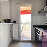 Stylish Modern Beach Studio